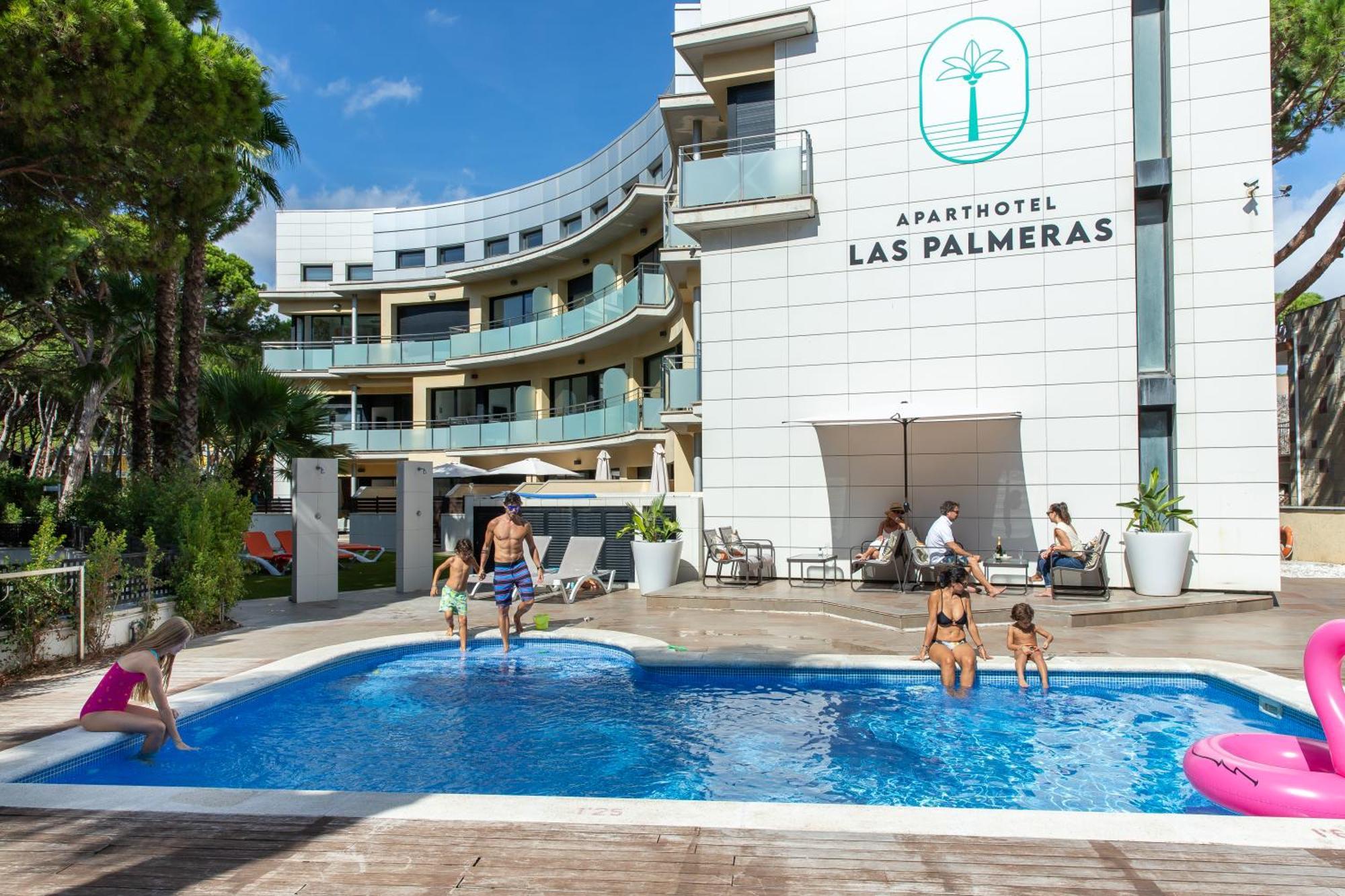 Aparthotel Las Palmeras Castelldefels Esterno foto